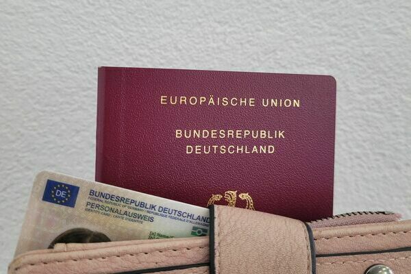 Ausweis und Reisepass
