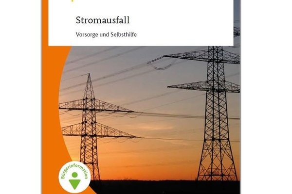 Deckblatt Brosch&uuml;re Stromausfall mit zwei Strommasten