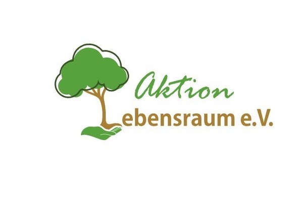 Logo Aktion Lebensraum: Zeichnung gr&uuml;ner Baum und Beschriftung Aktion in Gr&uuml;n und Lebensraum e.V. in Braun
