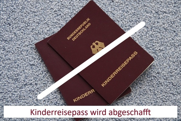 weinroter Kidnerreisepass auf grauen Untergrund, rote Schrift auf weiem Grund